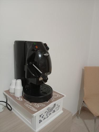 a black coffee maker sitting on a stand at Casa Vacanza Luna2 in Palagiano