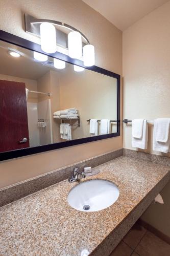 Bilik mandi di Cobblestone Inn & Suites - Big Lake