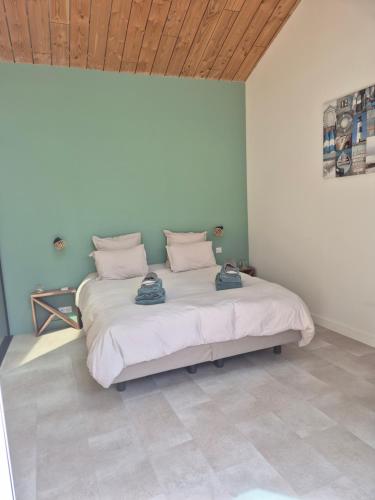 Katil atau katil-katil dalam bilik di L Etel - spa extérieur vue étoiles de la chambre et vélos électriques