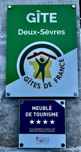 Ein Zertifikat, Auszeichnung, Logo oder anderes Dokument, das in der Unterkunft Gîte Le Ptit Poirier ausgestellt ist