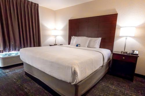 Katil atau katil-katil dalam bilik di Cobblestone Inn & Suites - Big Lake