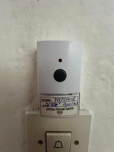 a white box with a sign on top of a urinal at DiSte Apartman in Knin