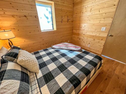 Postel nebo postele na pokoji v ubytování Enchanted Escape