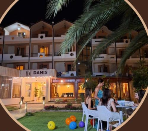 Clientes alojados en Danis Hotel