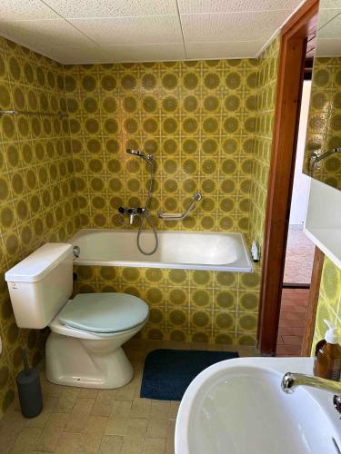 Ванная комната в Waterfall House - retreat, swim, bike, hike and ski
