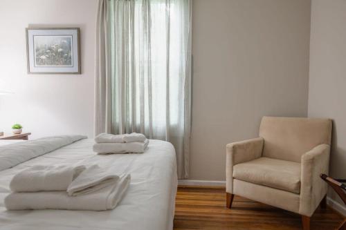 Katil atau katil-katil dalam bilik di Arlington Crescent Revival - Unit 2