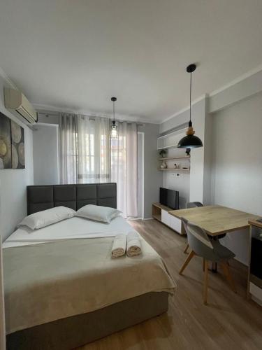Jonas Sunrise Studio Apartment