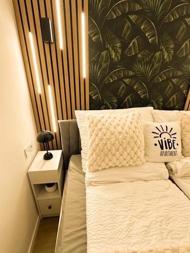 Postel nebo postele na pokoji v ubytování VIBE S33 Apartman,AC,Free Parking
