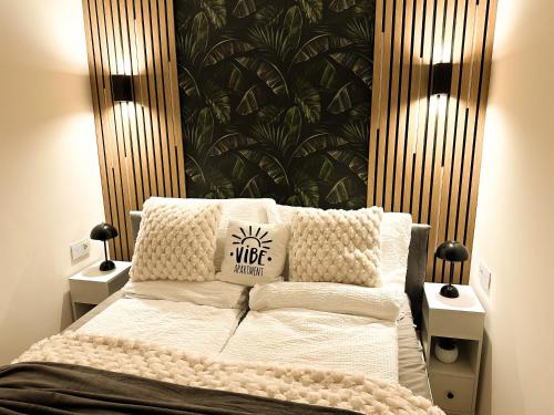 Postel nebo postele na pokoji v ubytování VIBE S33 Apartman,AC,Free Parking