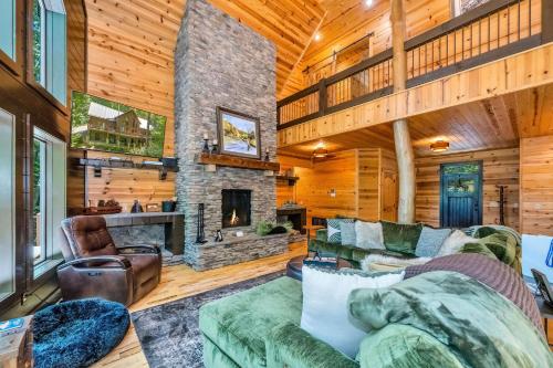 a living room with a couch and a fireplace at Our Place to Paws 4 Bd Lux Blue Ridge Mnt Cabin in Lansing