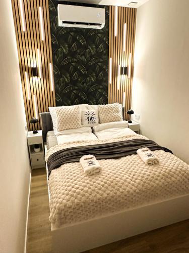 Postel nebo postele na pokoji v ubytování VIBE S33 Apartman,AC,Free Parking