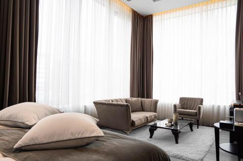 Un lugar para sentarse en Main Suites