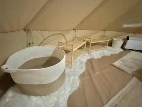 Ένα ή περισσότερα κρεβάτια σε δωμάτιο στο Glamping en Conguillío con pozones y río