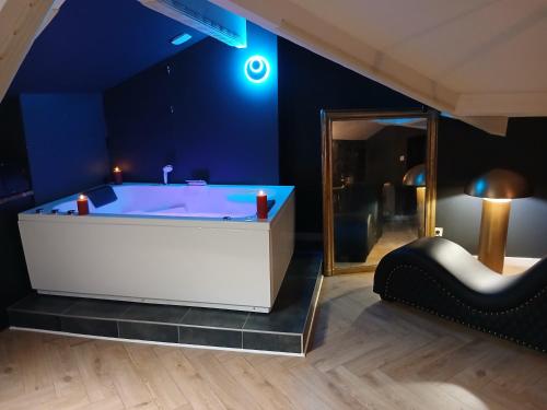 Φωτογραφία από το άλμπουμ του Loft And Charmed LOVE ROOM UNIQUE A SOULAC σε Soulac-sur-Mer