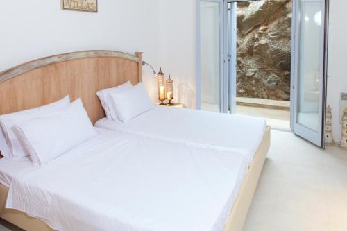Ένα ή περισσότερα κρεβάτια σε δωμάτιο στο 3 Bedroom Cycladic Villa Lia