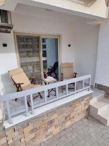 شقه على البحر مباشره