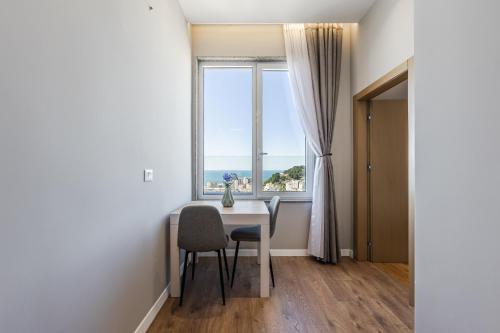 Φωτογραφία από το άλμπουμ του Stylish Sky Apartment Romantic Sea & City View στο Δυρράχιο