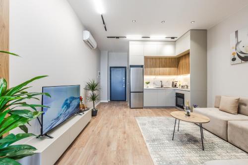 Η κουζίνα ή μικρή κουζίνα στο Stylish Sky Apartment Romantic Sea & City View