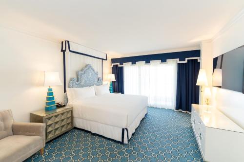 Ένα ή περισσότερα κρεβάτια σε δωμάτιο στο Eau Palm Beach Resort & Spa