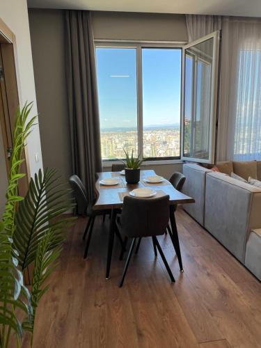 Χώρος καθιστικού στο Stylish Sky Apartment Romantic Sea & City View