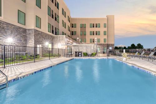 Piscina di Staybridge Suites Port Arthur - by IHG o nelle vicinanze