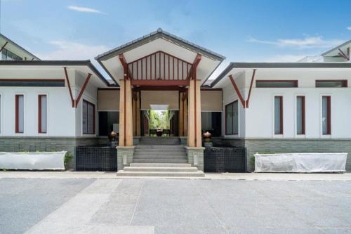 Muka bangunan atau pintu masuk Nai Thon beachfront apartment by Lofty