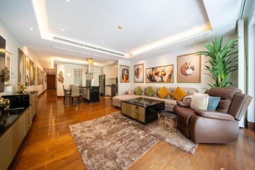 Ruang duduk di Nai Thon beachfront apartment by Lofty