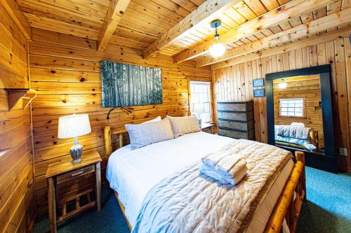 a bedroom with a bed in a log cabin at Log Home w Mountain Views Near Windham & Hunter Ski Resorts in Maplecrest