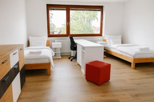 Ένα ή περισσότερα κρεβάτια σε δωμάτιο στο Top Lage - Platz für bis zu 10 Personen, Küche, 2 Bäder, Waschmaschine, WLAN