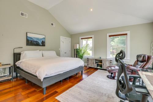 Katil atau katil-katil dalam bilik di Hudson River Views Briarcliff Manor Home with Deck