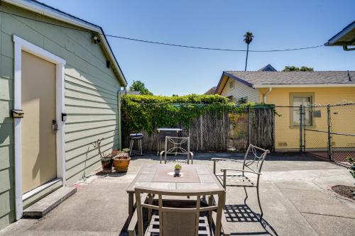 a patio with a table and chairs and a fence at 5 Mi to Dtwn Oakland Studio with Shared Patio in Oakland