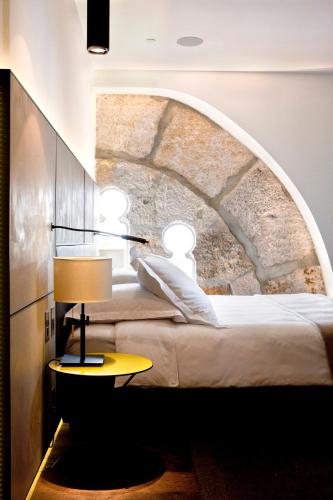 Ένα ή περισσότερα κρεβάτια σε δωμάτιο στο Conservatorium Hotel