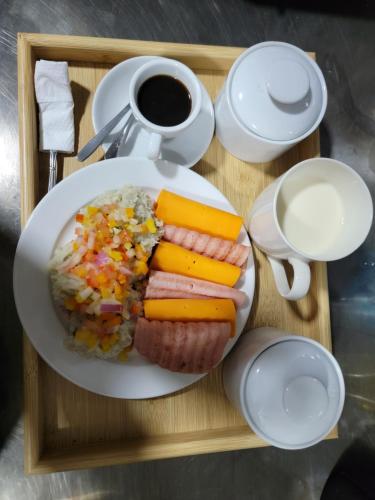 ホテルの敷地内または近くでの食事または食べ物