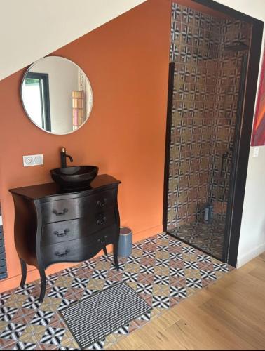 a bathroom with a sink and a shower at La suite de Chantepie in LʼIsle-Adam