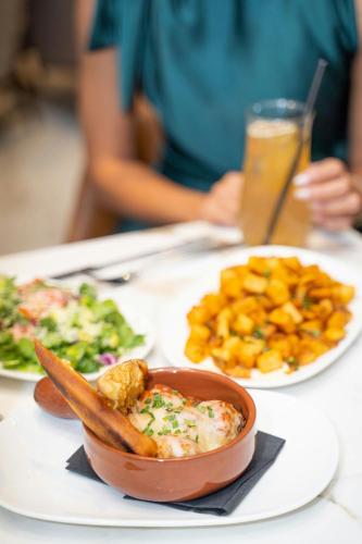 Φαγητό σε αυτό το ξενοδοχείο ή κάπου εκεί κοντά