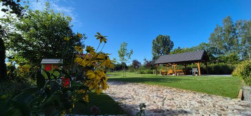 Jardín al aire libre en Osada Ostrowsko