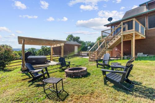 Κήπος έξω από το Mountain Escape on 6 acres w Hot Tub & Privacy