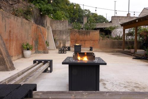 a courtyard with benches and a table with a fire at Walk to Bathhouses, Historic DTWN Hot Springs, Room # 300 in Hot Springs