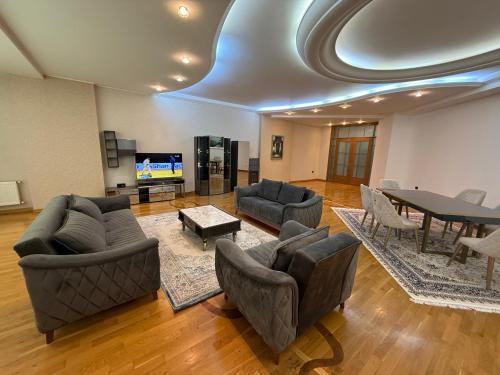Cozy Luxury Apartment Downtown