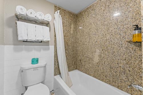 Ein Badezimmer in der Unterkunft Guest Inn Rogers