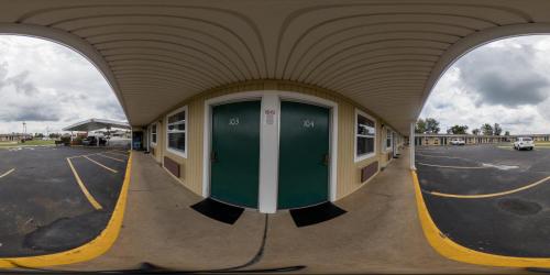 Galeriebild der Unterkunft Guest Inn Rogers in Rogers