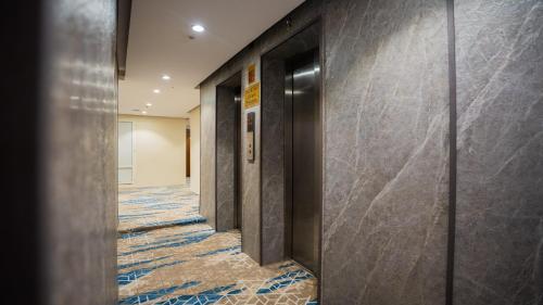 a hallway with a row of elevators in a building at فندق يقين مكة in Makkah