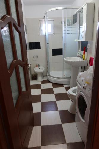 Ένα μπάνιο στο Varancha Apartment