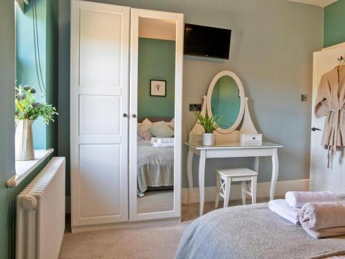 a bedroom with a bed and a mirror at 3 Bed in Bakewell 90384 in Bakewell