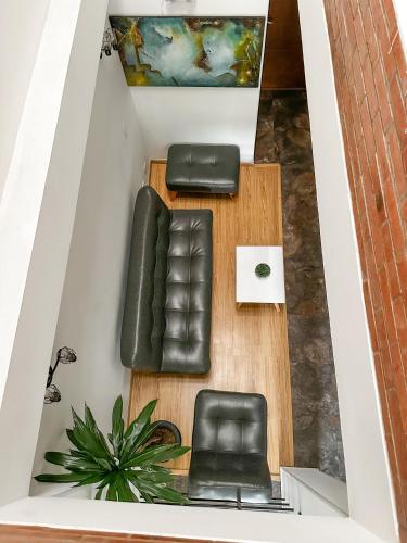 a box with two leather chairs and a plant at Hotel Posada de Santa Elena in Tunja