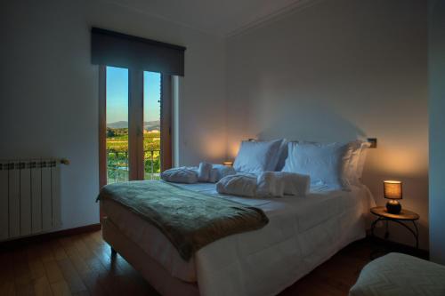 Ένα ή περισσότερα κρεβάτια σε δωμάτιο στο Casa do Picouto
