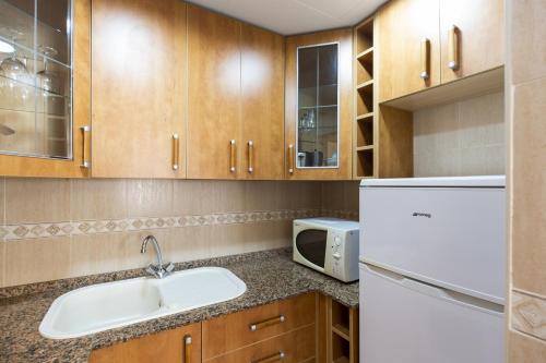Кухня или мини-кухня в FUENTE Apartment
