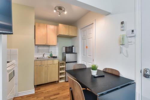 a kitchen with a black counter top in a room at Fox Aparthotel Palais Des Congres V in Montréal