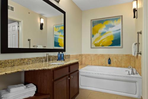 Club Wyndham Cypress Palmsにあるバスルーム