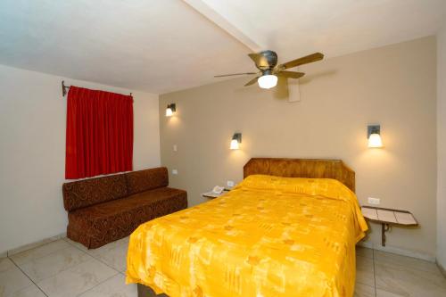 Ένα ή περισσότερα κρεβάτια σε δωμάτιο στο Hotel Suites Kino